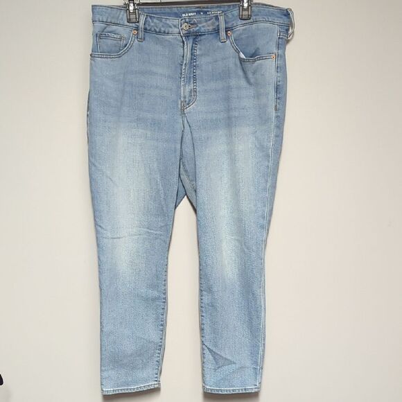 Old Navy Relaxed Blue Jeans with Soft Faded Wash - Picture 1 of 7